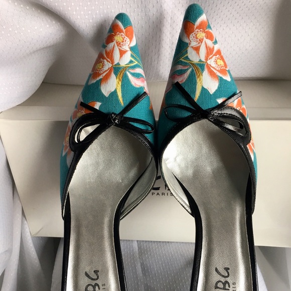 BCBG Women’s Shoes - Picture 4 of 7